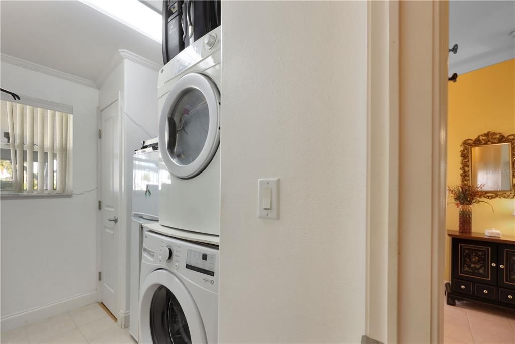 For Sale: $319,000 (2 beds, 2 baths, 1760 Square Feet)