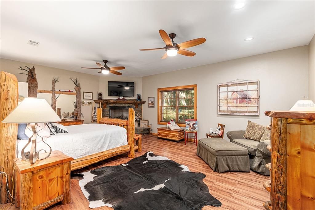 待售: $540,000 (2 贝兹, 1 浴室, 1900 平方英尺)