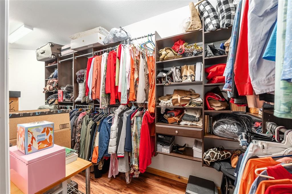 待售: $540,000 (2 贝兹, 1 浴室, 1900 平方英尺)