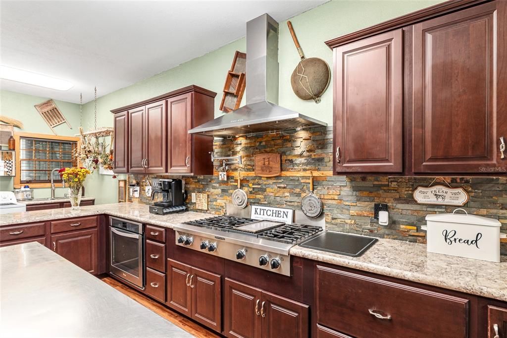 待售: $540,000 (2 贝兹, 1 浴室, 1900 平方英尺)