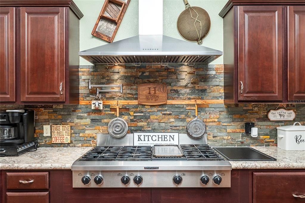 待售: $540,000 (2 贝兹, 1 浴室, 1900 平方英尺)