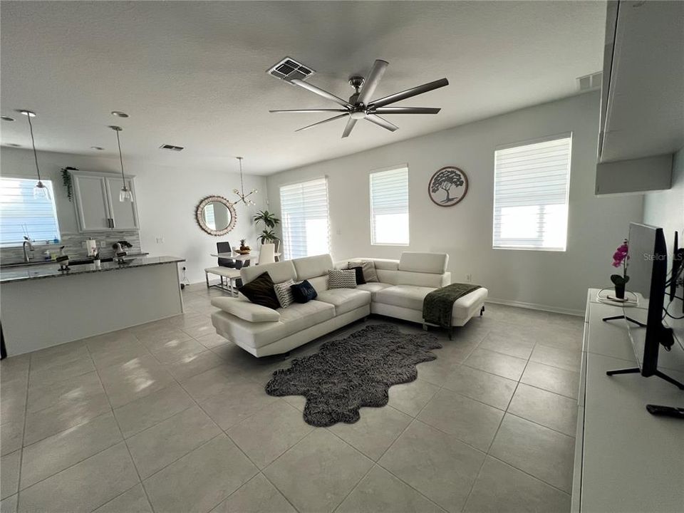 待售: $440,000 (4 贝兹, 2 浴室, 1859 平方英尺)