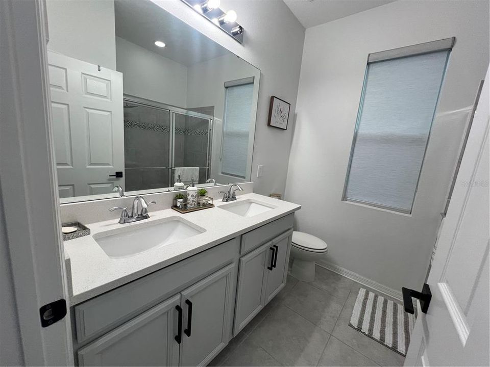 待售: $440,000 (4 贝兹, 2 浴室, 1859 平方英尺)