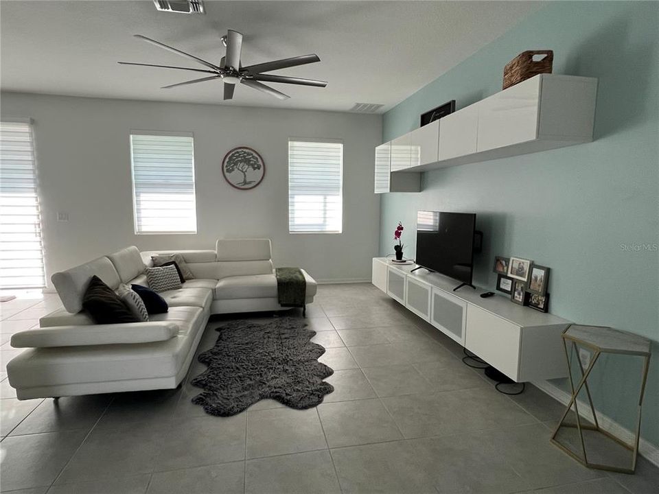 待售: $440,000 (4 贝兹, 2 浴室, 1859 平方英尺)