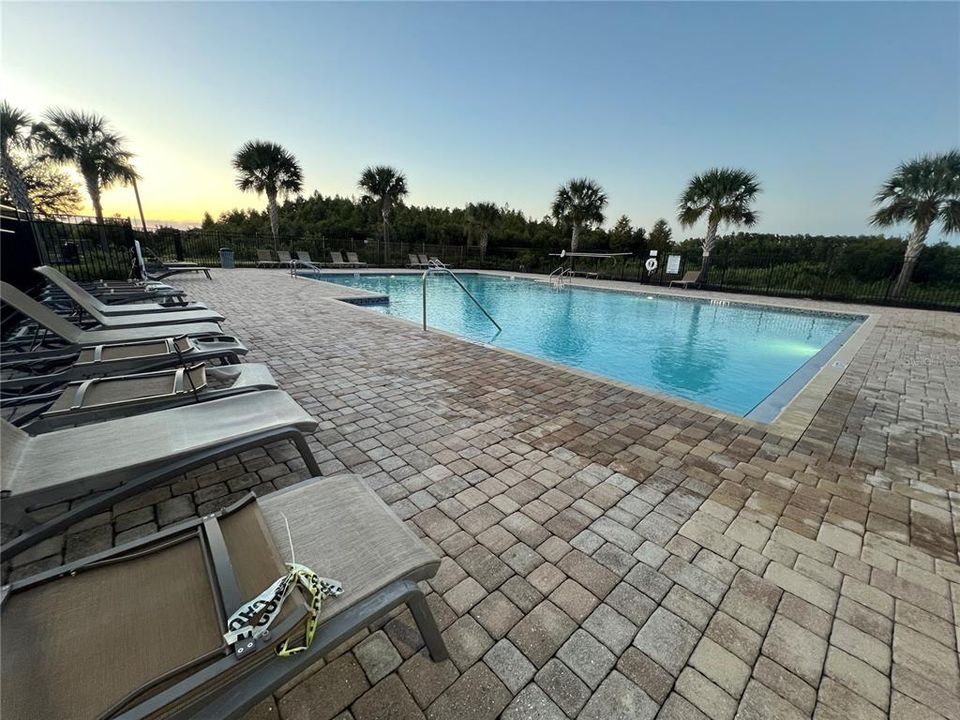 待售: $440,000 (4 贝兹, 2 浴室, 1859 平方英尺)