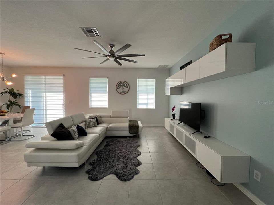 待售: $440,000 (4 贝兹, 2 浴室, 1859 平方英尺)