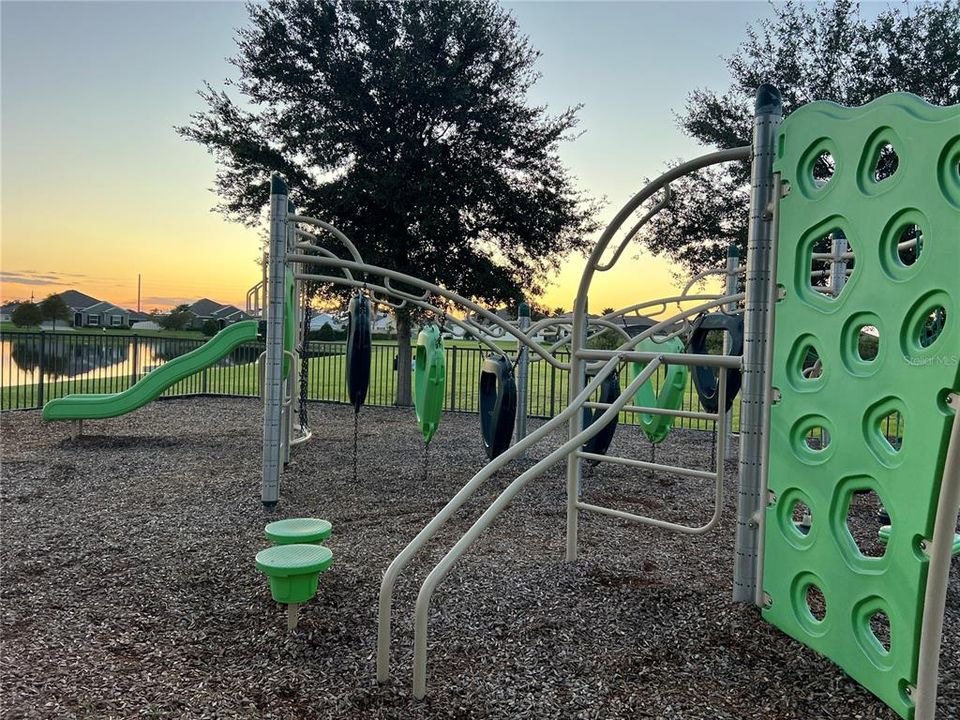 待售: $440,000 (4 贝兹, 2 浴室, 1859 平方英尺)