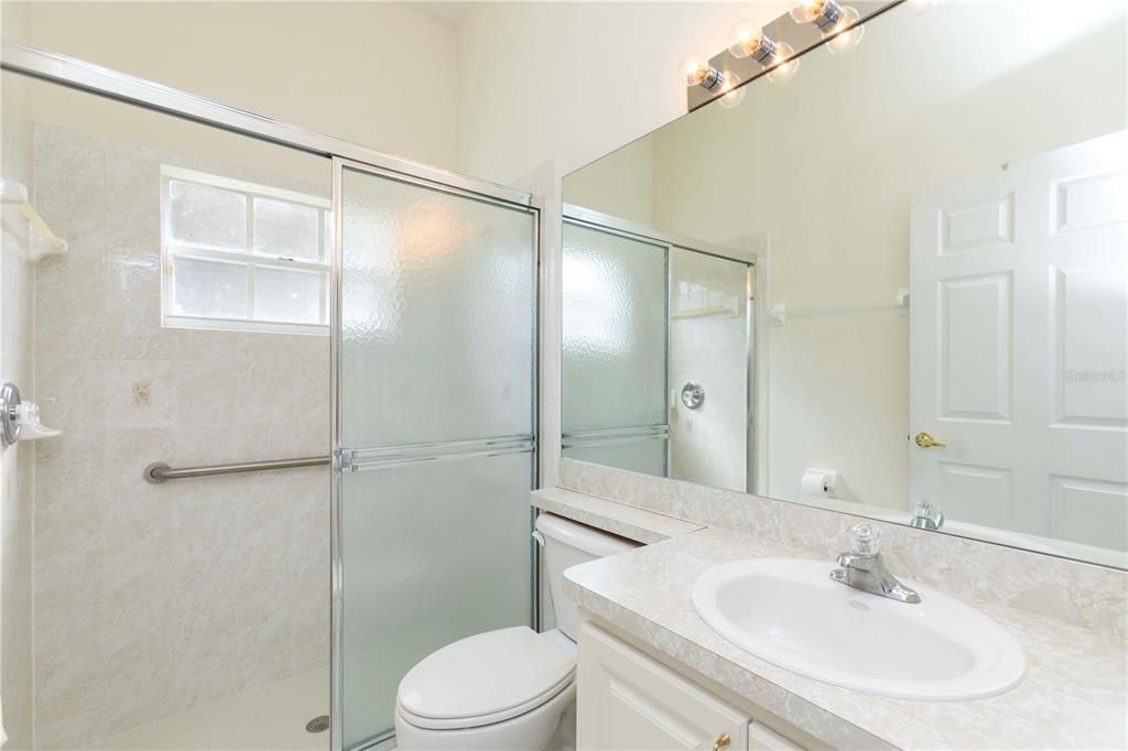 En Venta: $445,000 (4 camas, 3 baños, 2370 Pies cuadrados)