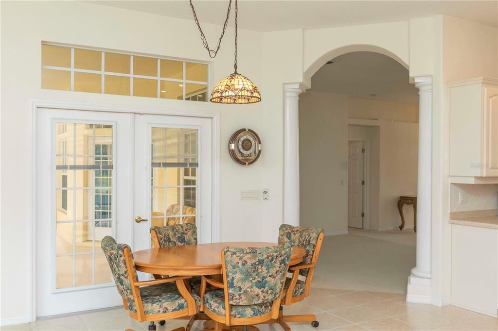 En Venta: $445,000 (4 camas, 3 baños, 2370 Pies cuadrados)