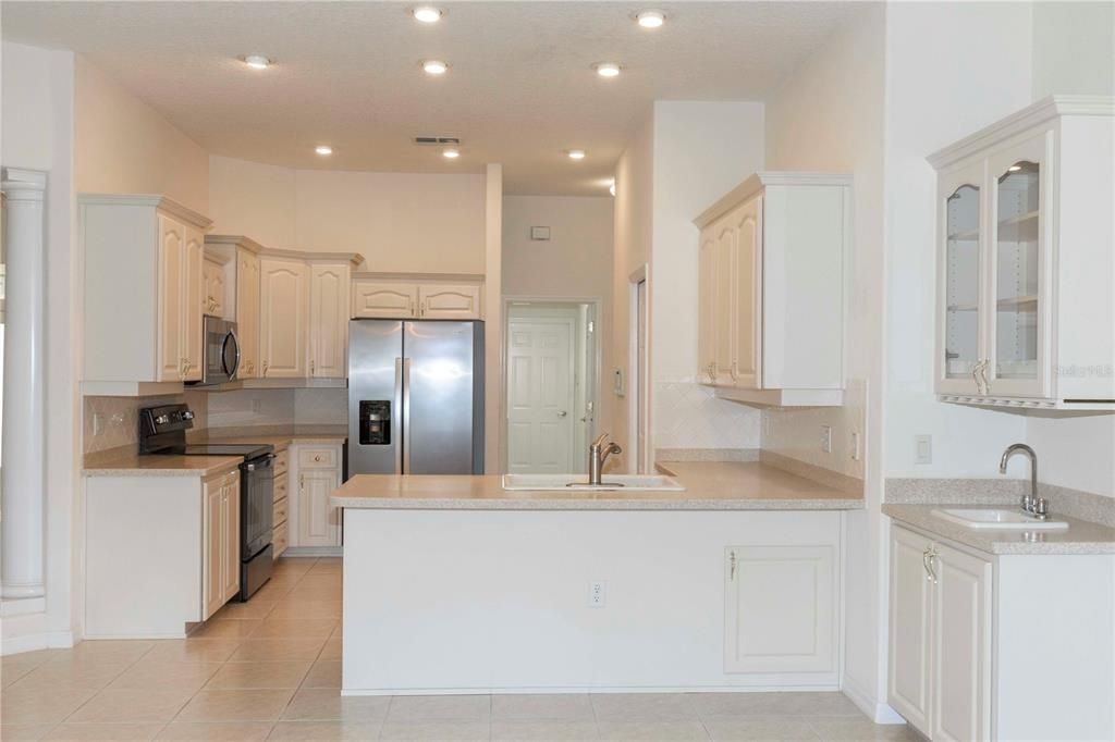 En Venta: $445,000 (4 camas, 3 baños, 2370 Pies cuadrados)