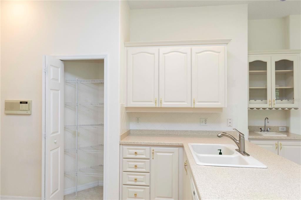 En Venta: $445,000 (4 camas, 3 baños, 2370 Pies cuadrados)