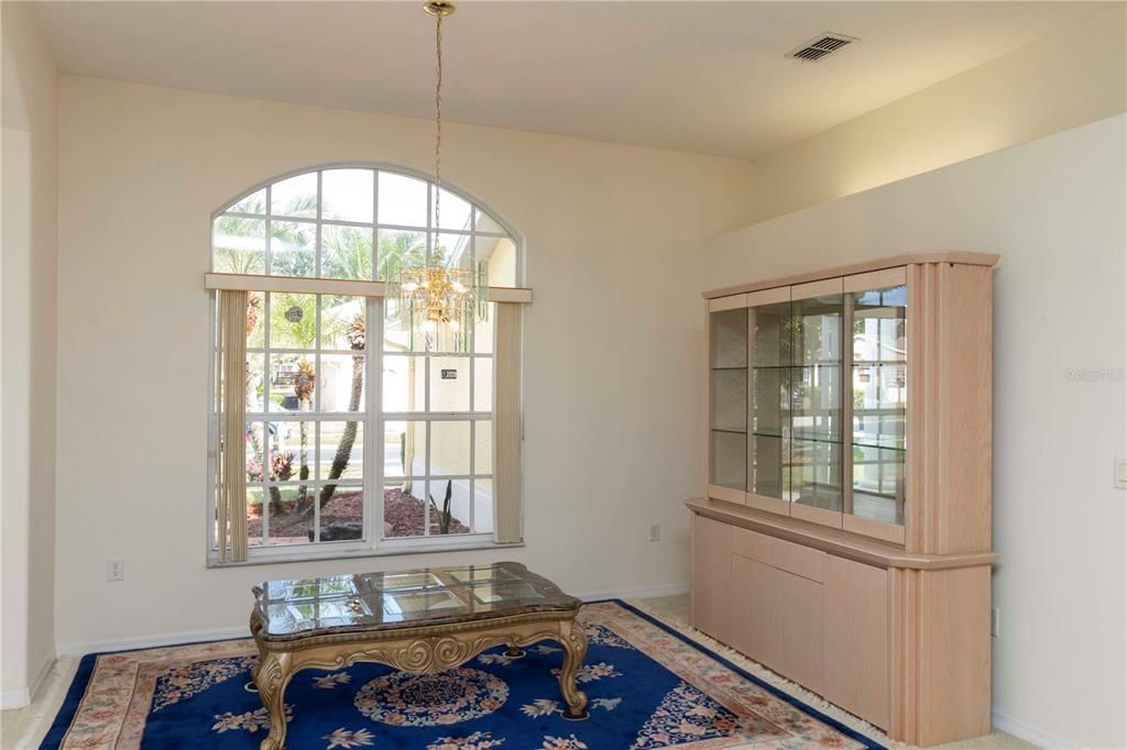 En Venta: $445,000 (4 camas, 3 baños, 2370 Pies cuadrados)