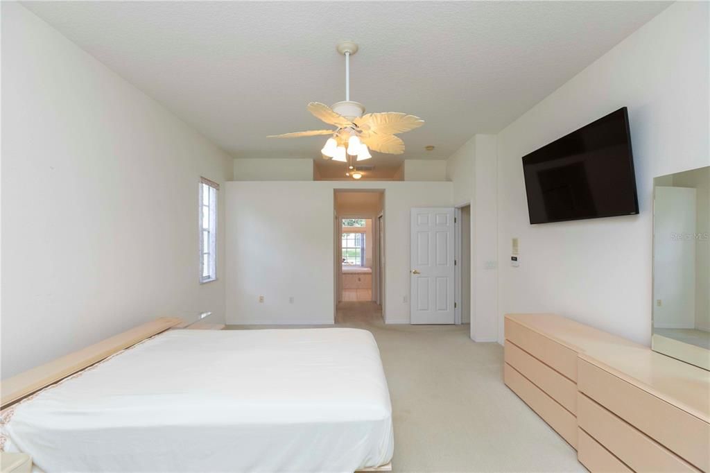 En Venta: $445,000 (4 camas, 3 baños, 2370 Pies cuadrados)