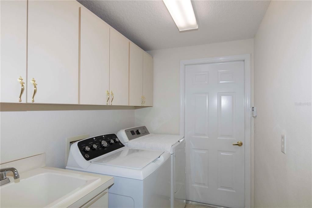 En Venta: $445,000 (4 camas, 3 baños, 2370 Pies cuadrados)