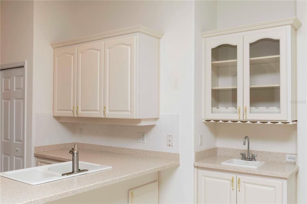 En Venta: $445,000 (4 camas, 3 baños, 2370 Pies cuadrados)