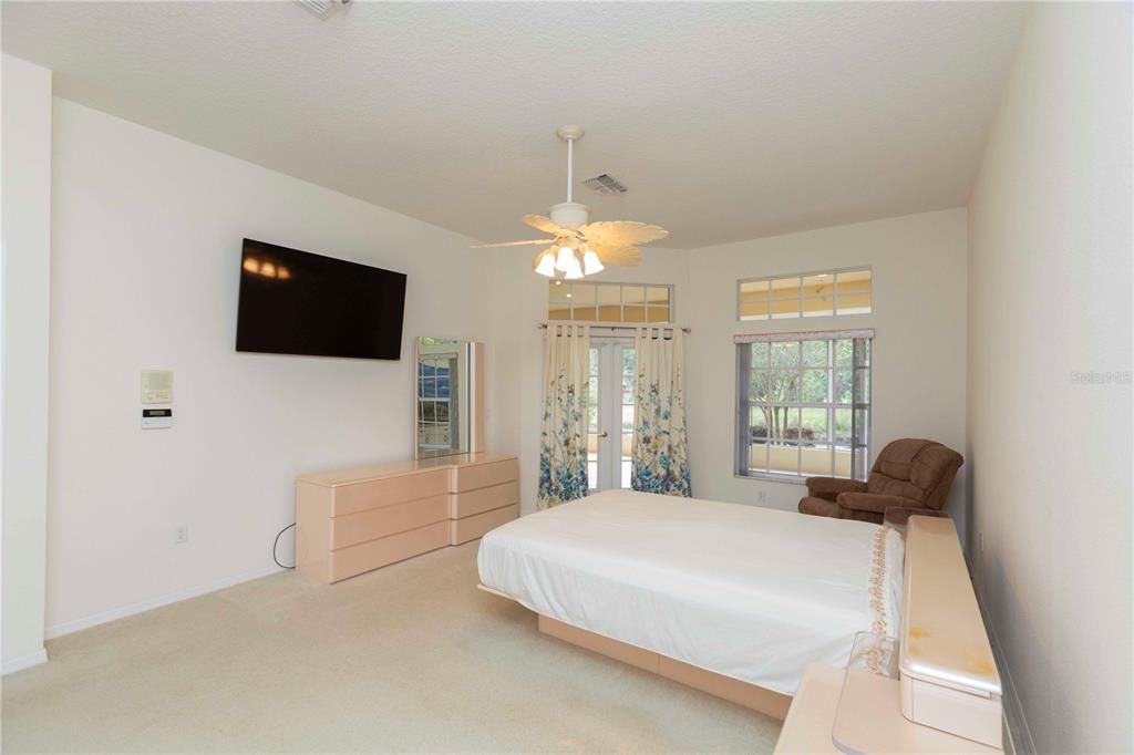 En Venta: $445,000 (4 camas, 3 baños, 2370 Pies cuadrados)