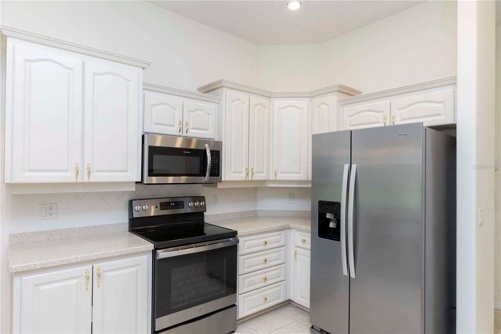 En Venta: $445,000 (4 camas, 3 baños, 2370 Pies cuadrados)