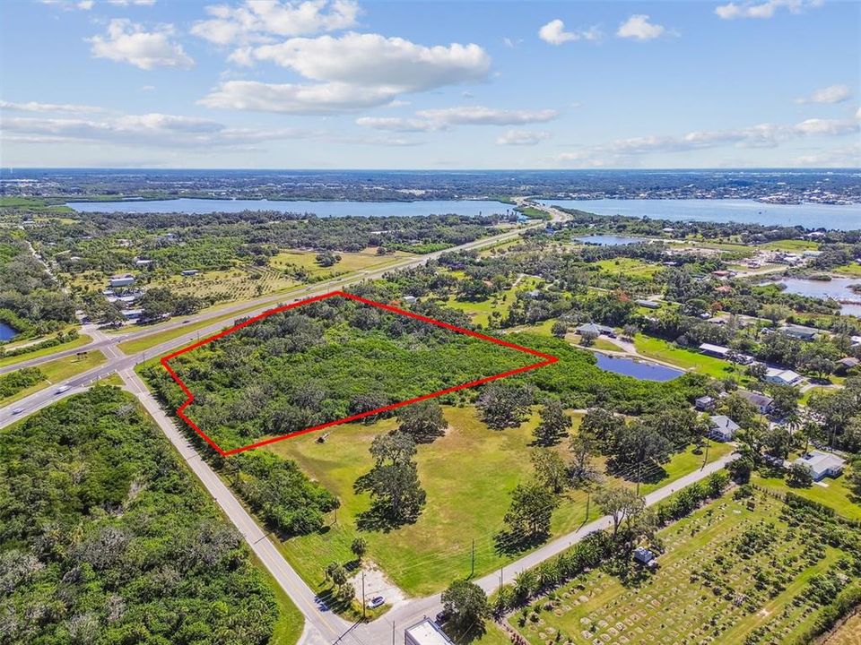 En Venta: $750,000 (9.55 acres)