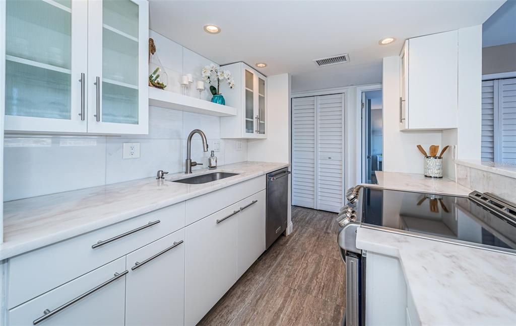 For Sale: $469,000 (2 beds, 2 baths, 1175 Square Feet)