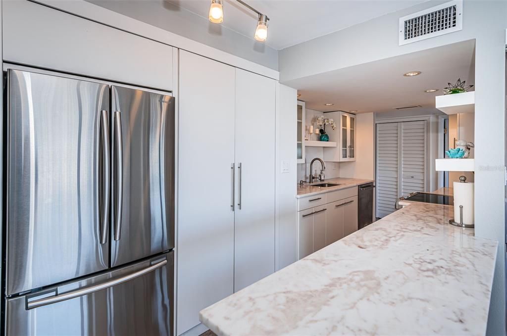 For Sale: $469,000 (2 beds, 2 baths, 1175 Square Feet)