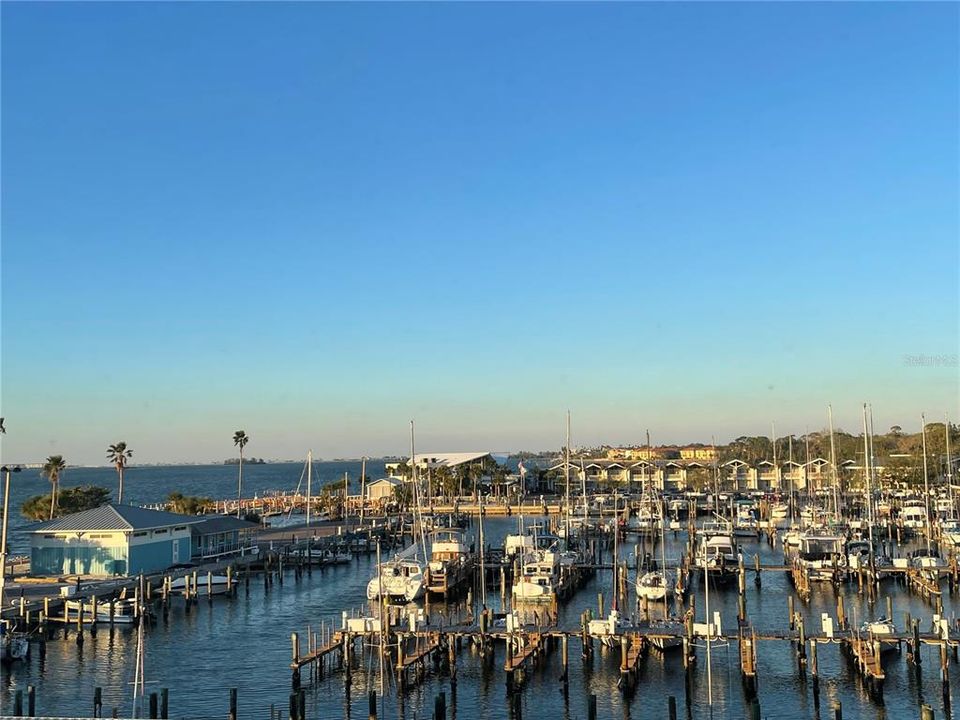 For Sale: $469,000 (2 beds, 2 baths, 1175 Square Feet)