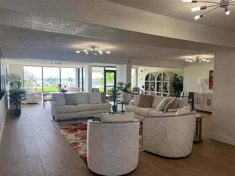 For Sale: $469,000 (2 beds, 2 baths, 1175 Square Feet)