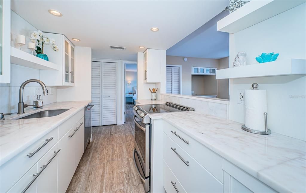 For Sale: $469,000 (2 beds, 2 baths, 1175 Square Feet)