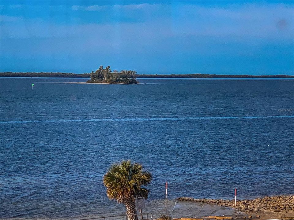 For Sale: $469,000 (2 beds, 2 baths, 1175 Square Feet)