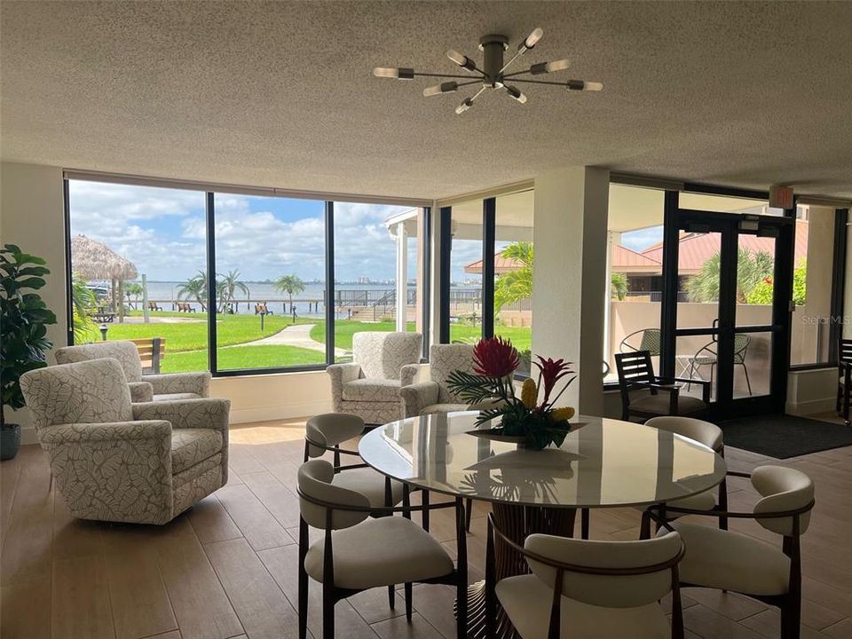 For Sale: $469,000 (2 beds, 2 baths, 1175 Square Feet)