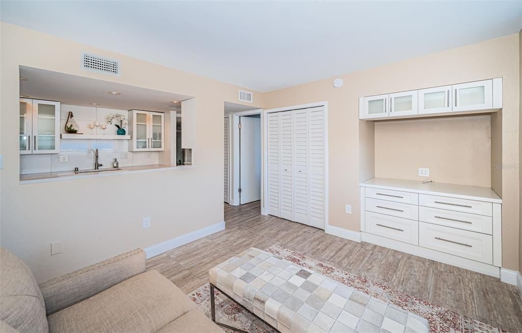 For Sale: $469,000 (2 beds, 2 baths, 1175 Square Feet)