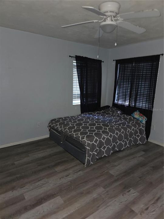 Active With Contract: $229,990 (2 beds, 2 baths, 992 Square Feet)