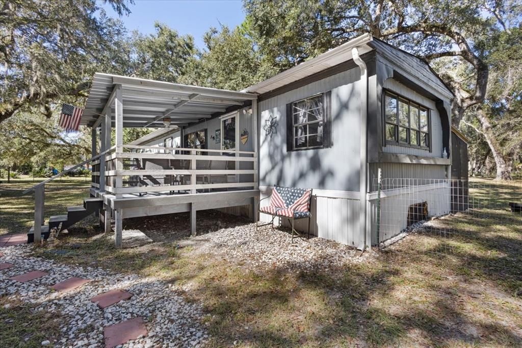 合同活跃: $124,500 (3 贝兹, 1 浴室, 976 平方英尺)