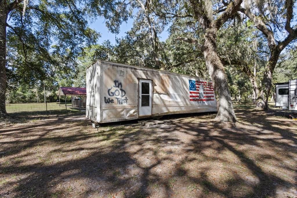 合同活跃: $124,500 (3 贝兹, 1 浴室, 976 平方英尺)