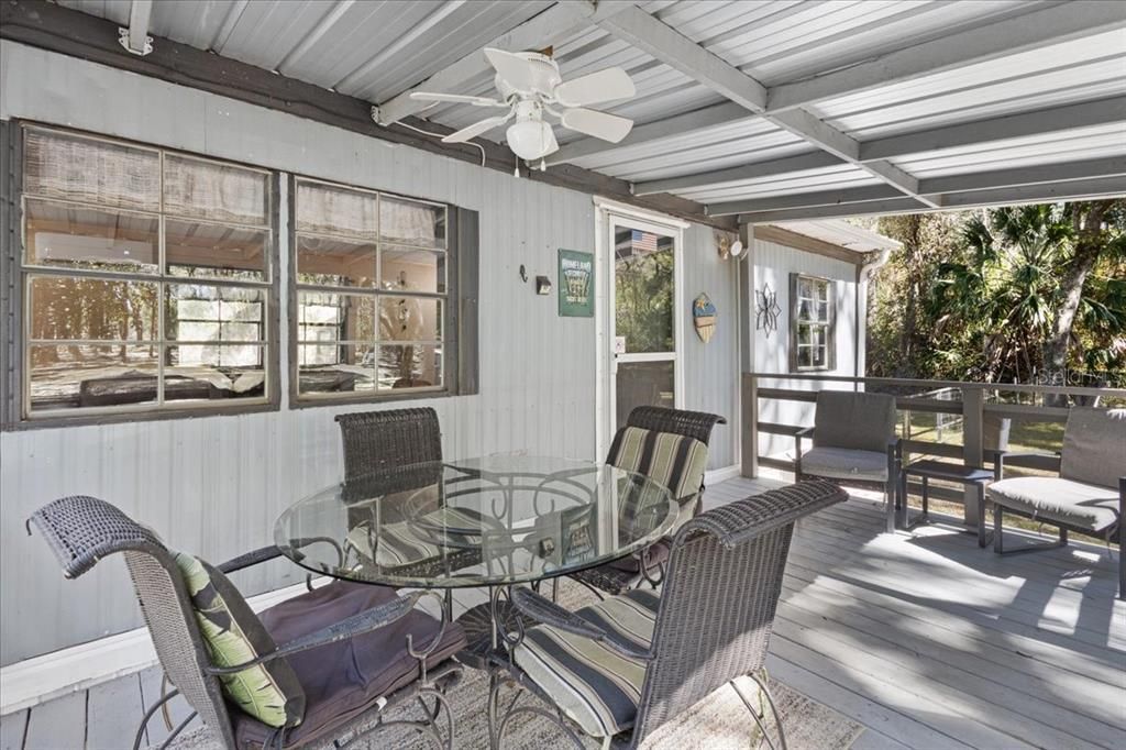 合同活跃: $124,500 (3 贝兹, 1 浴室, 976 平方英尺)