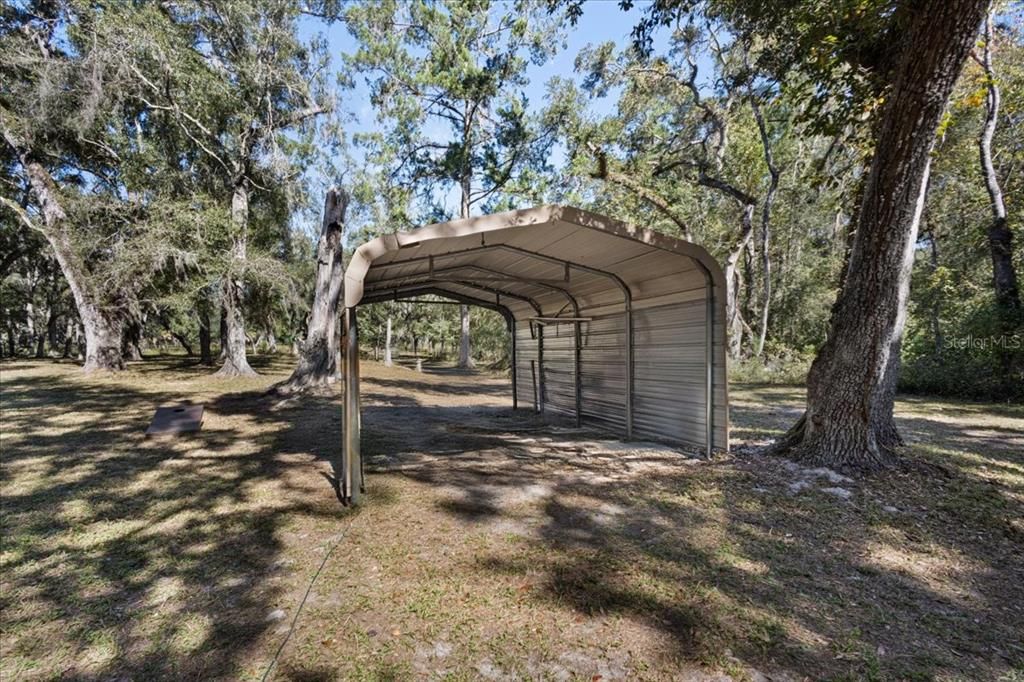 合同活跃: $124,500 (3 贝兹, 1 浴室, 976 平方英尺)