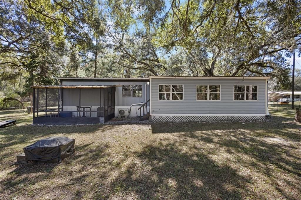 合同活跃: $124,500 (3 贝兹, 1 浴室, 976 平方英尺)