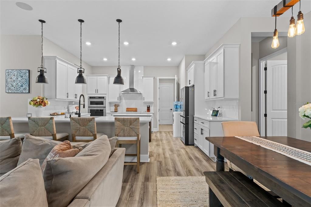 En Venta: $1,065,000 (4 camas, 3 baños, 3050 Pies cuadrados)