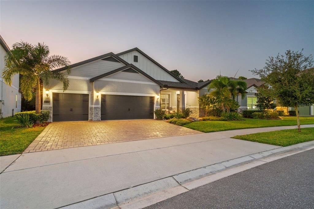 En Venta: $1,065,000 (4 camas, 3 baños, 3050 Pies cuadrados)