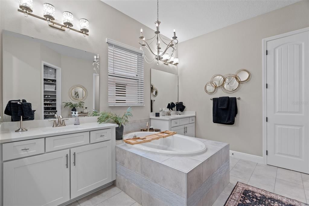 En Venta: $1,065,000 (4 camas, 3 baños, 3050 Pies cuadrados)