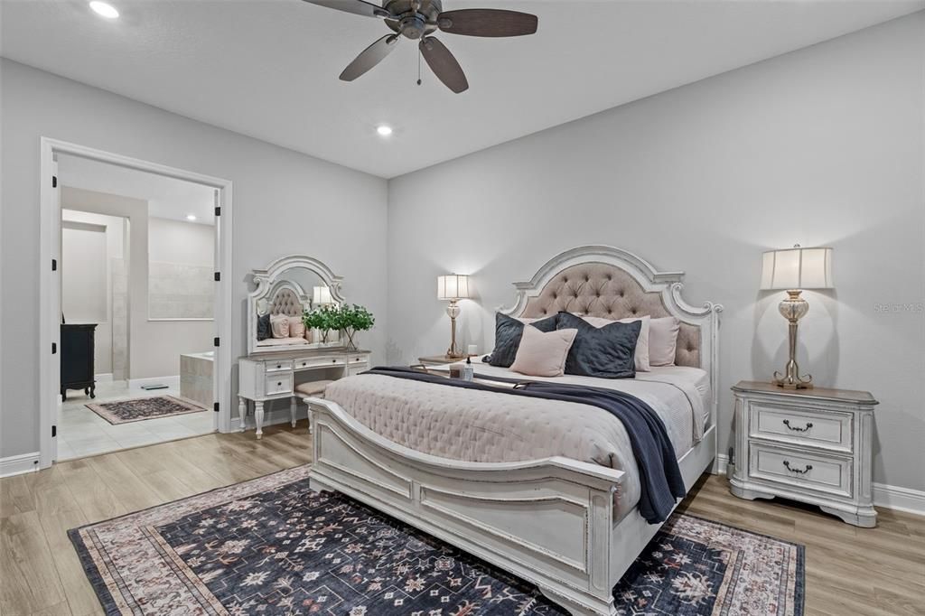 En Venta: $1,065,000 (4 camas, 3 baños, 3050 Pies cuadrados)