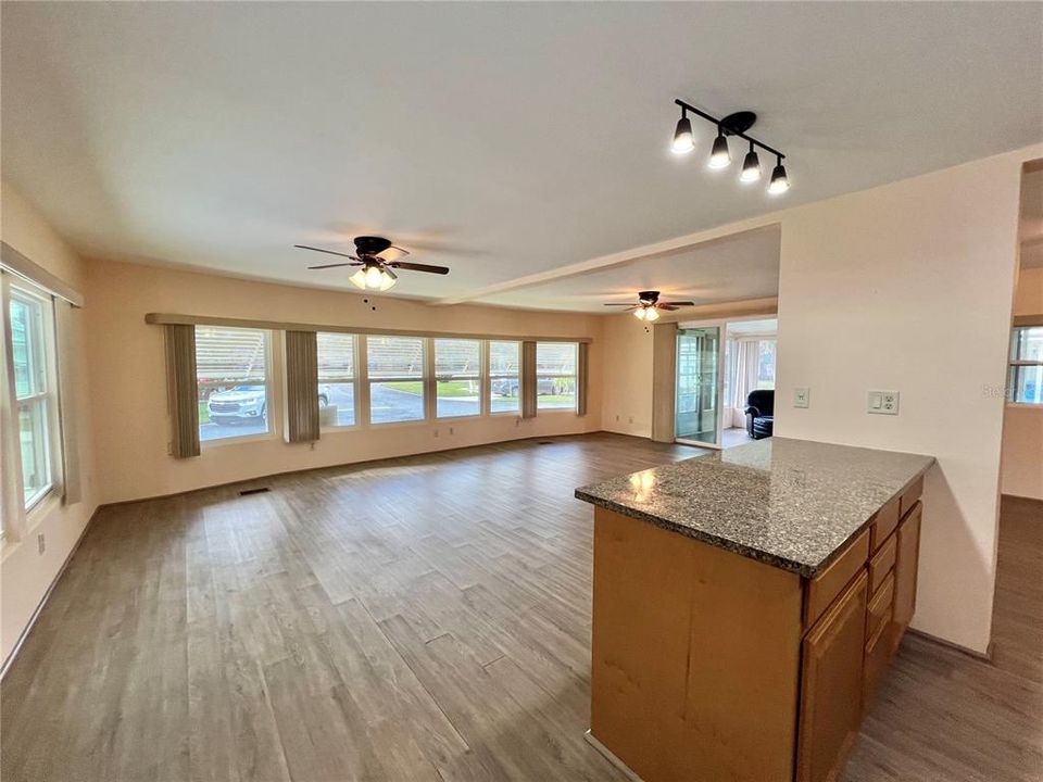 待售: $139,000 (2 贝兹, 2 浴室, 1342 平方英尺)