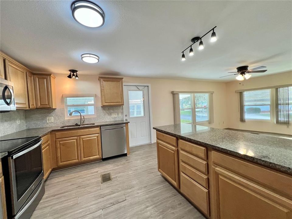 待售: $139,000 (2 贝兹, 2 浴室, 1342 平方英尺)