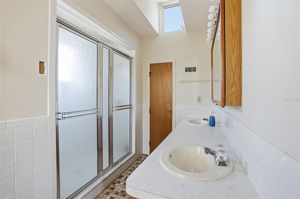 Под контрактом: $199,000 (3 спален, 2 ванн, 1496 Квадратных фут)