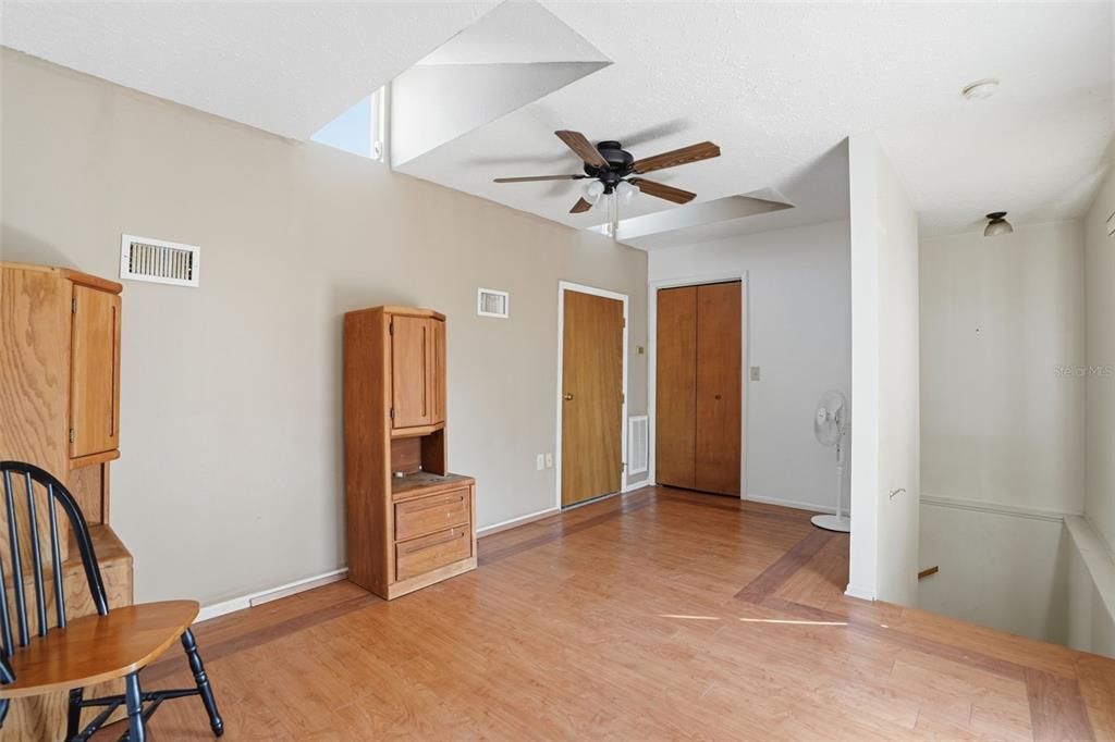 Под контрактом: $199,000 (3 спален, 2 ванн, 1496 Квадратных фут)