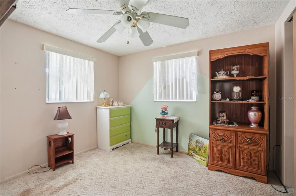 Под контрактом: $199,000 (3 спален, 2 ванн, 1496 Квадратных фут)