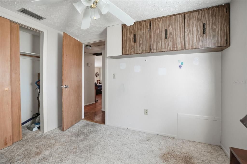 Под контрактом: $199,000 (3 спален, 2 ванн, 1496 Квадратных фут)