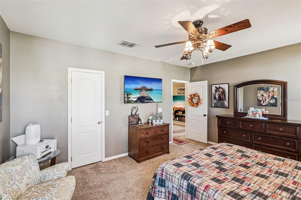 For Sale: $339,999 (3 beds, 2 baths, 1761 Square Feet)