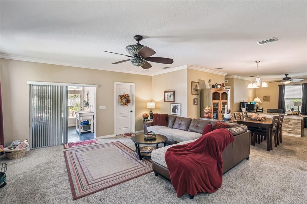 For Sale: $339,999 (3 beds, 2 baths, 1761 Square Feet)