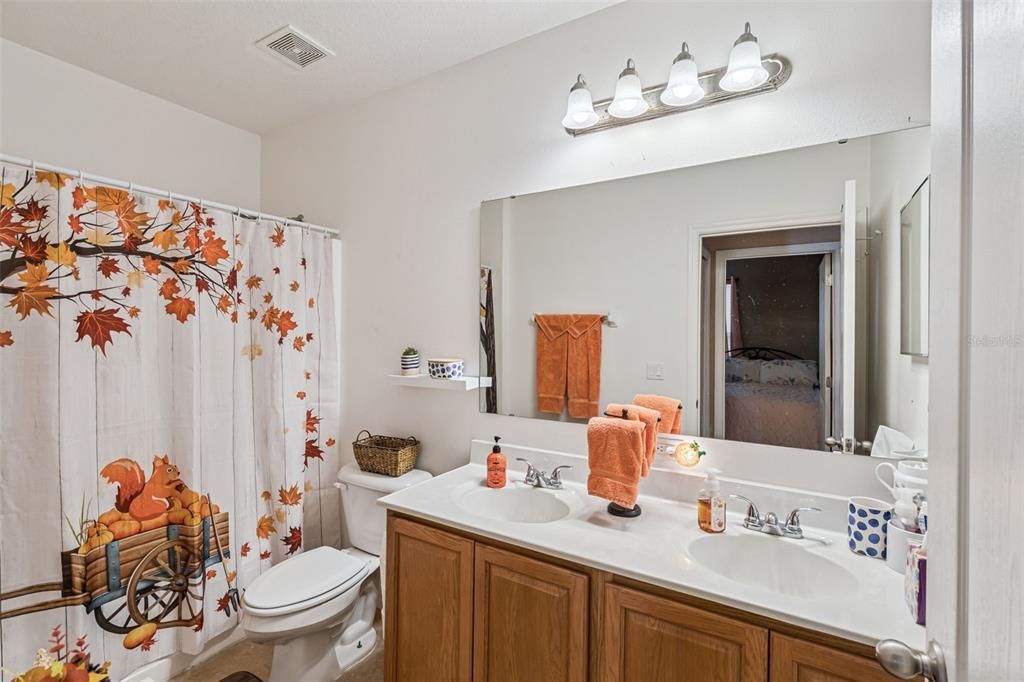 For Sale: $339,999 (3 beds, 2 baths, 1761 Square Feet)