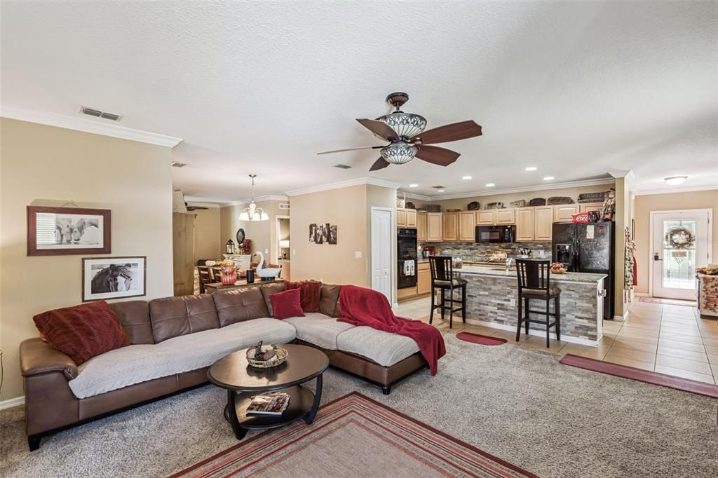 For Sale: $339,999 (3 beds, 2 baths, 1761 Square Feet)